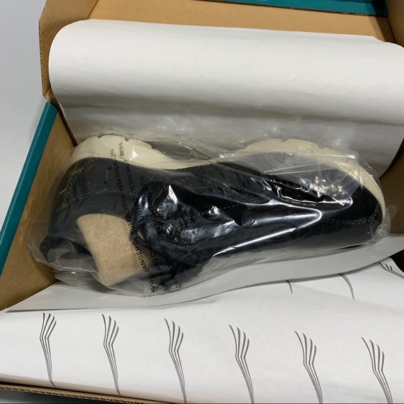 Dansko Audra Suede  Women's Black Comfort Sneakers Size 37 6.5 - 7 Shoes NEW - Picture 2 of 8